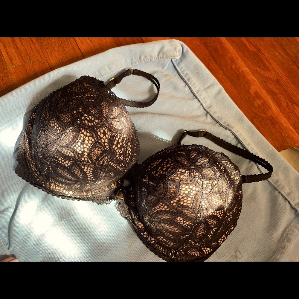 Victoria Secrets bombshell plunge - lacy heavily padded sexy bra -black & nude